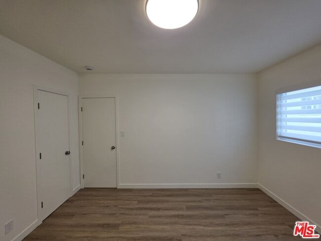 Building Photo - 827 9th St