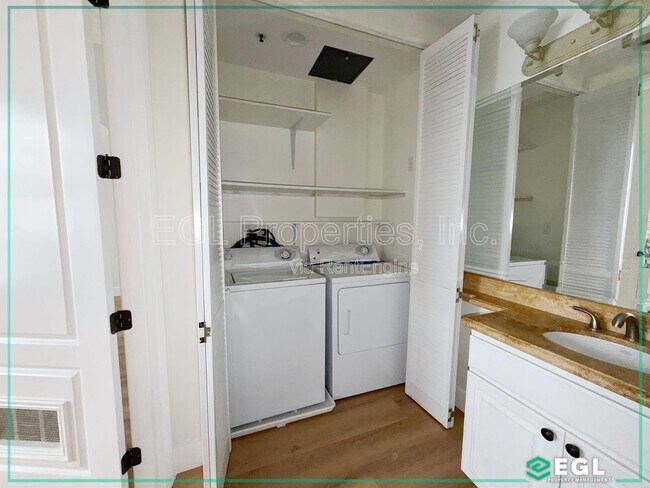 Building Photo - 16123 W Sunset Blvd