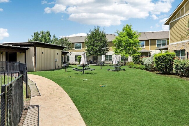 Building Photo - 516 E Slaughter Ln