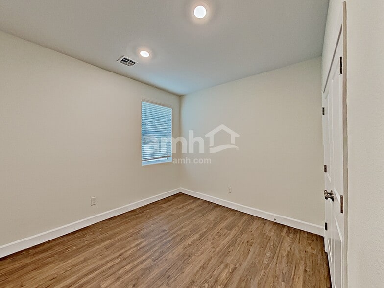 Building Photo - 8116 Inhibition Ct