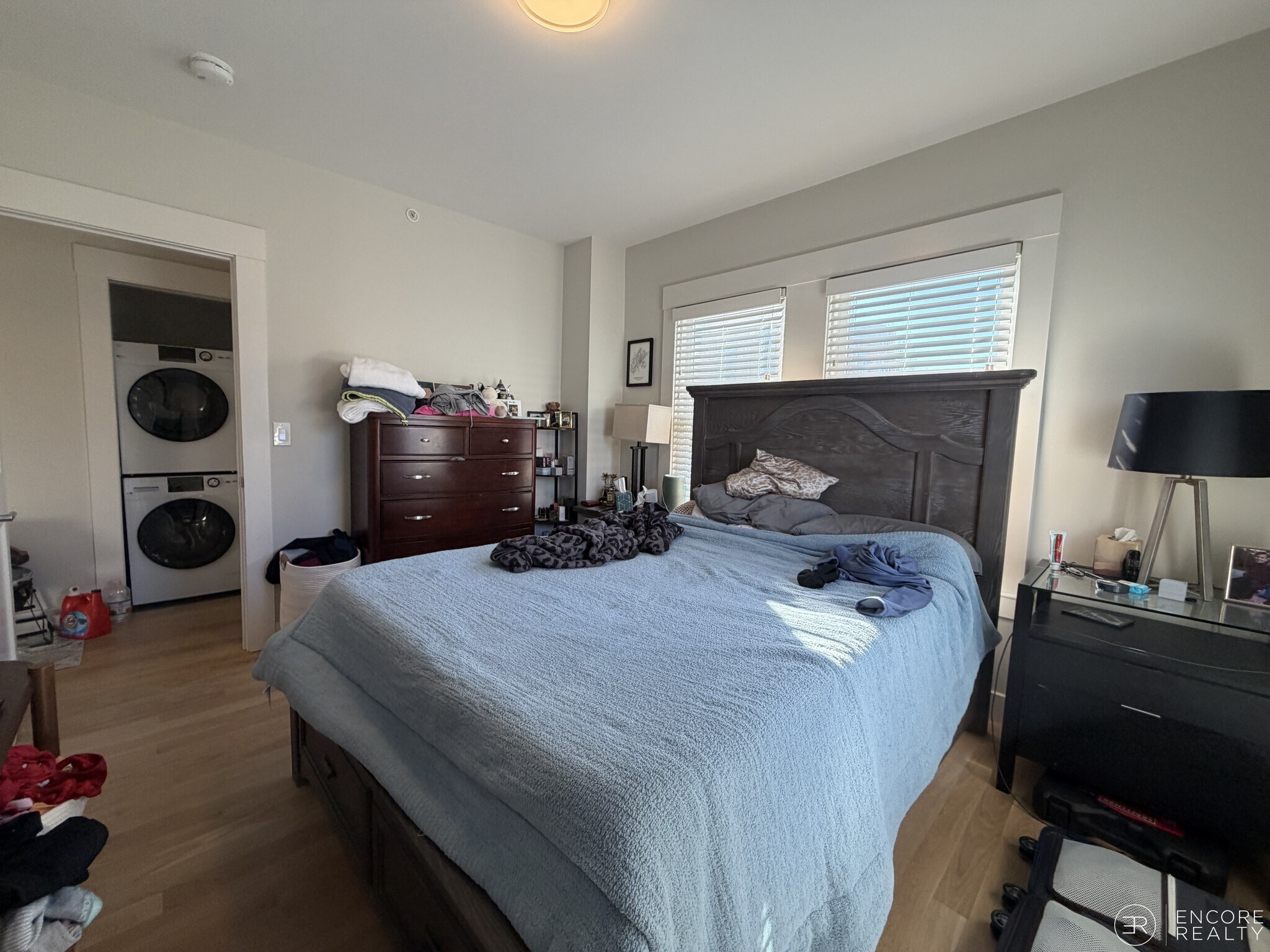 Building Photo - 208 Banks St