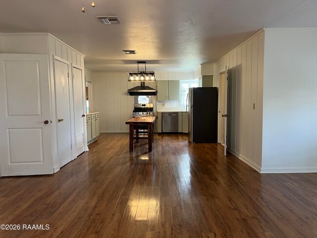 Building Photo - 215 Stephens St