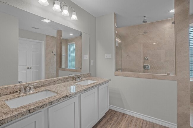 Building Photo - 1506 Sombras Dr