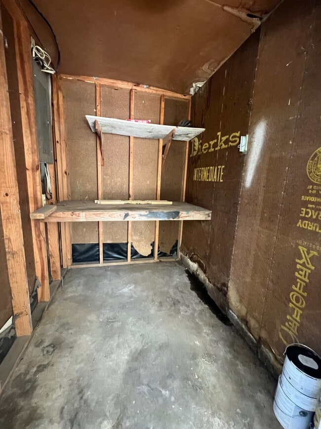 Building Photo - 109 Pound Dr