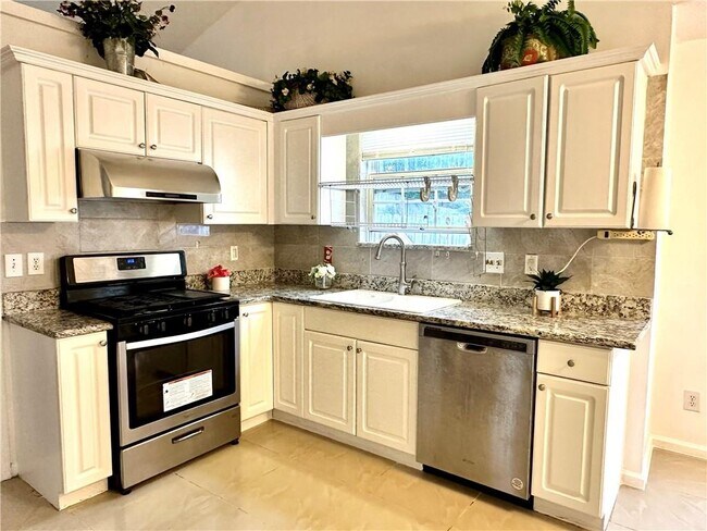 Building Photo - 575 Chandon Way