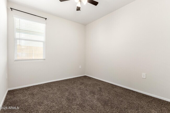 Building Photo - 5267 E Diatomite Dr
