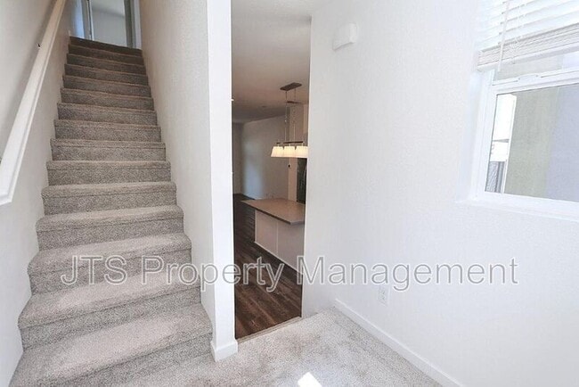 Building Photo - 396 Midstream Ln