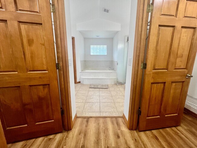 Building Photo - 1156 S Carpenter Ave