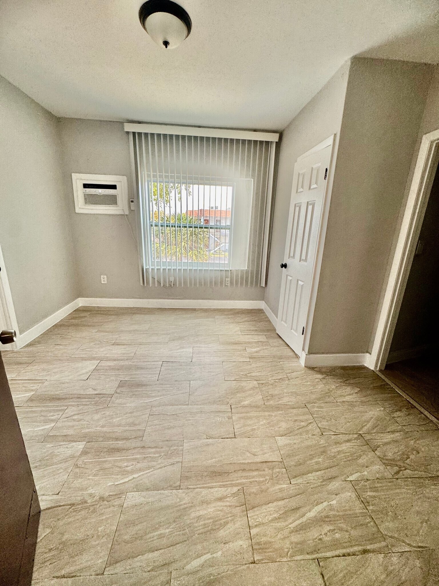 Building Photo - 921 N 19th Ave