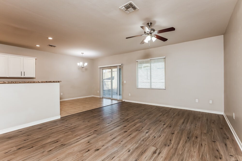 Building Photo - 8237 W Kittiwake Ln