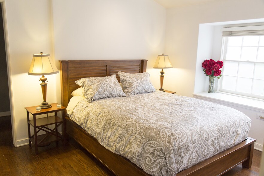 Building Photo - 11362 Homedale St