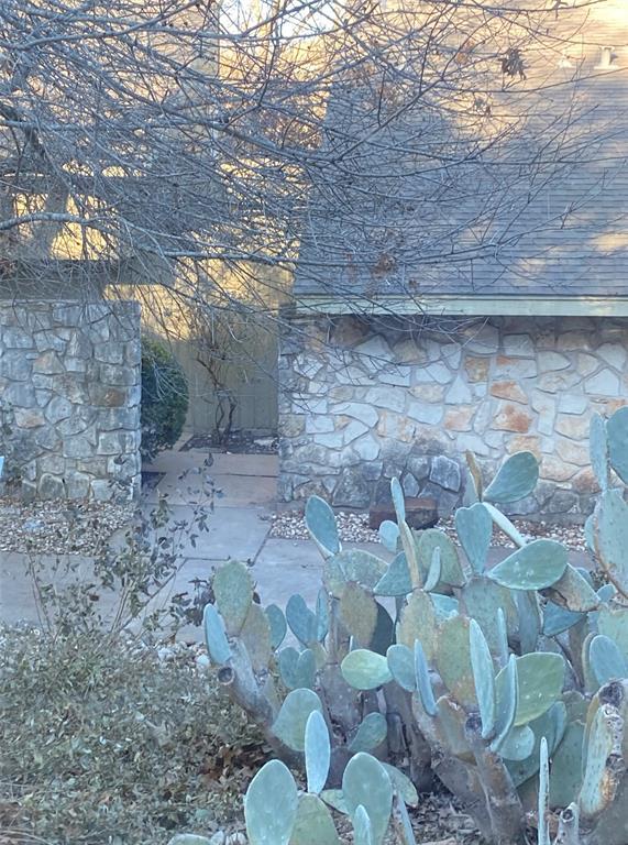 Building Photo - 6405 Shadow Valley Dr