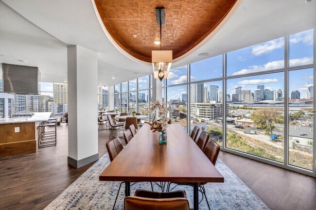 Building Photo - 641 Division St