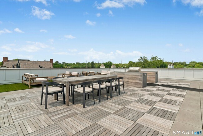 Building Photo - 15 Corbin Dr