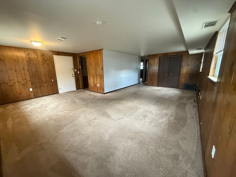 Building Photo - 537 Brandt Ave