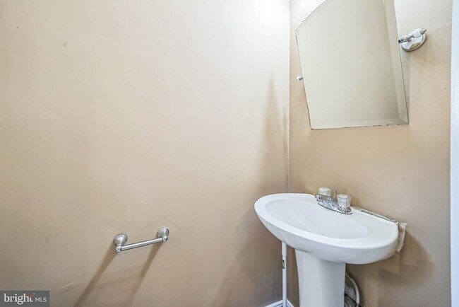 Building Photo - 3817 Haverford Ave