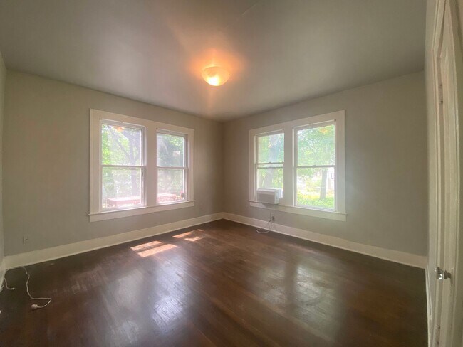 Building Photo - Walling