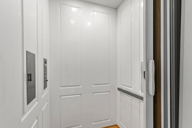 Building Photo - 681 Ocean Palm Way