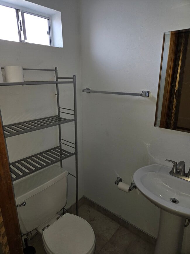 Building Photo - Single Story 3 Bedroom, 2 Bath in Phoenix