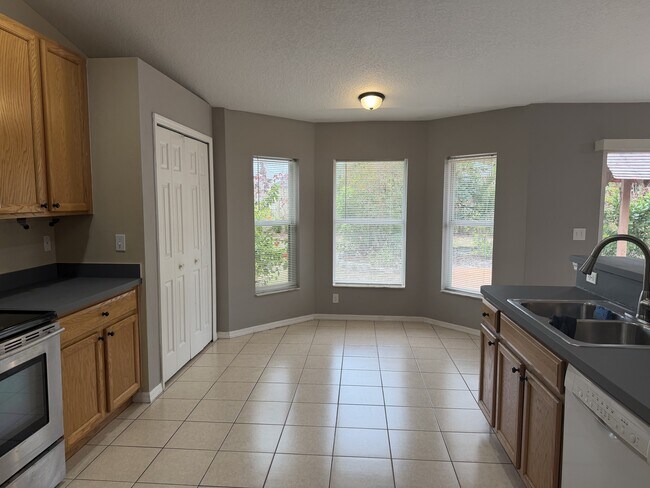 Building Photo - 4542 SW Savona Blvd