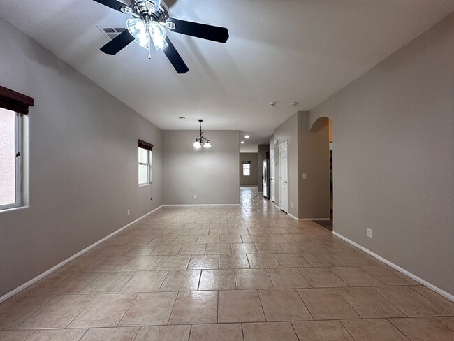 Building Photo - Spacious single story home w/3 beds, 2 bath, den, 2 car garage, near everything.