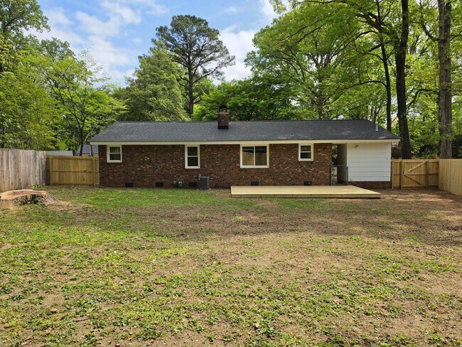 Building Photo - 2701 Patrick Rd