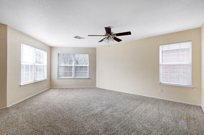 Building Photo - Spacious Brick-Front Home with Loft and Ex...