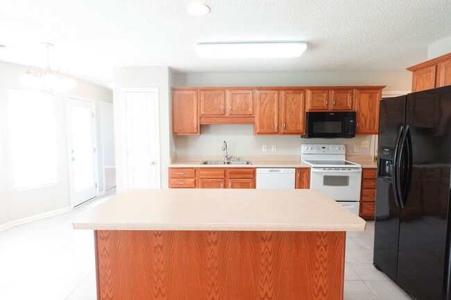 Building Photo - Coming Available!