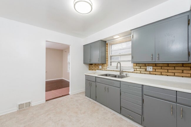 Building Photo - 922 Landon Ave