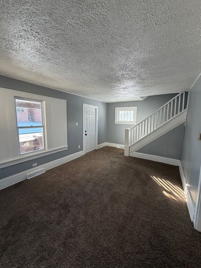 Building Photo - Spacious Multi-Level Akron Home for Rent | Open House Feb 7