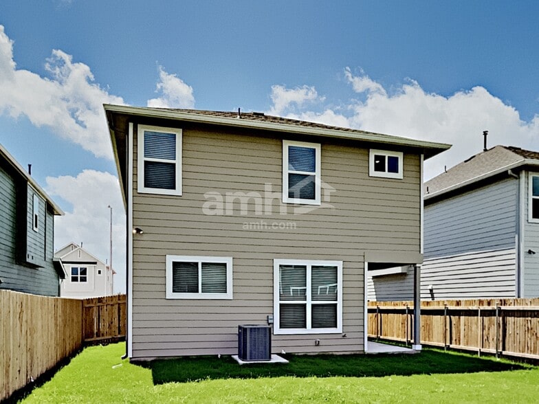 Building Photo - 2717 Lillybrook Ln