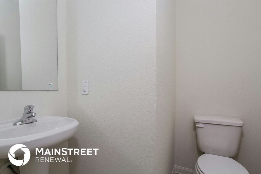 Building Photo - 27008 Leonardo Dr