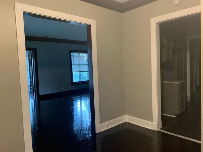 Building Photo - Brick Home W/ Garage