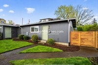 Building Photo - Updated Two Bedroom Unit with St Johns Views!