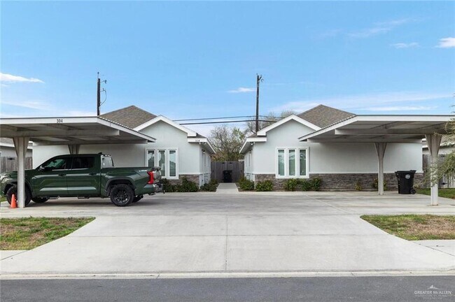 Building Photo - 308 S Retama Ln