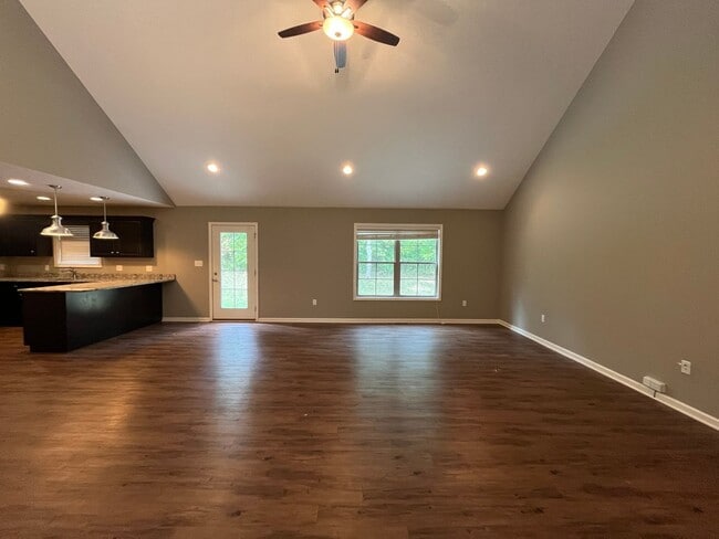 Building Photo - 3BR 2BA home in Greystone subdivision