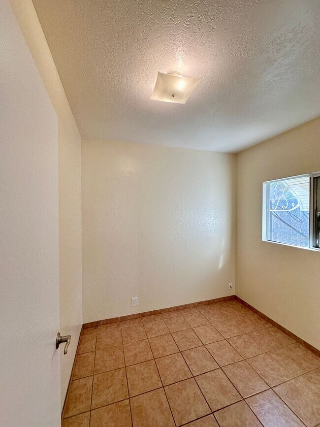 Building Photo - UPCOMING 2 BED 1 BATH COZY CASITA AVAILABLE 5/15/26!!