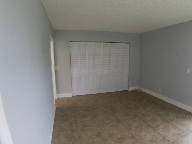 Building Photo - 258 Normandy F