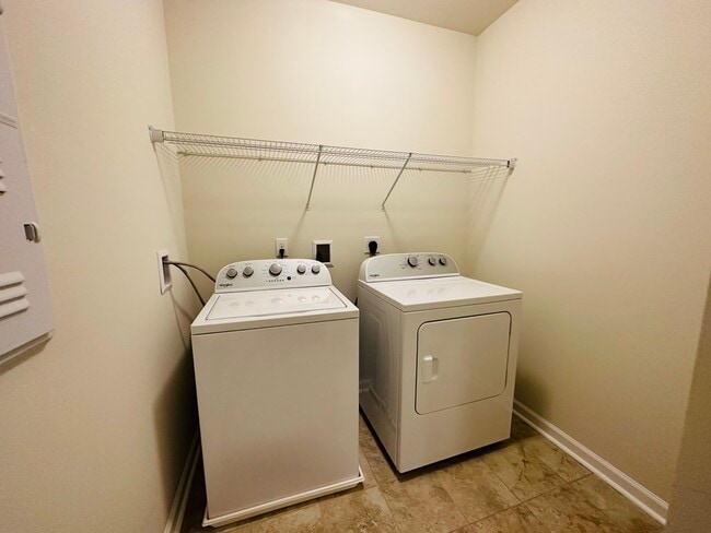 Building Photo - 1204 Peter's Farm Way