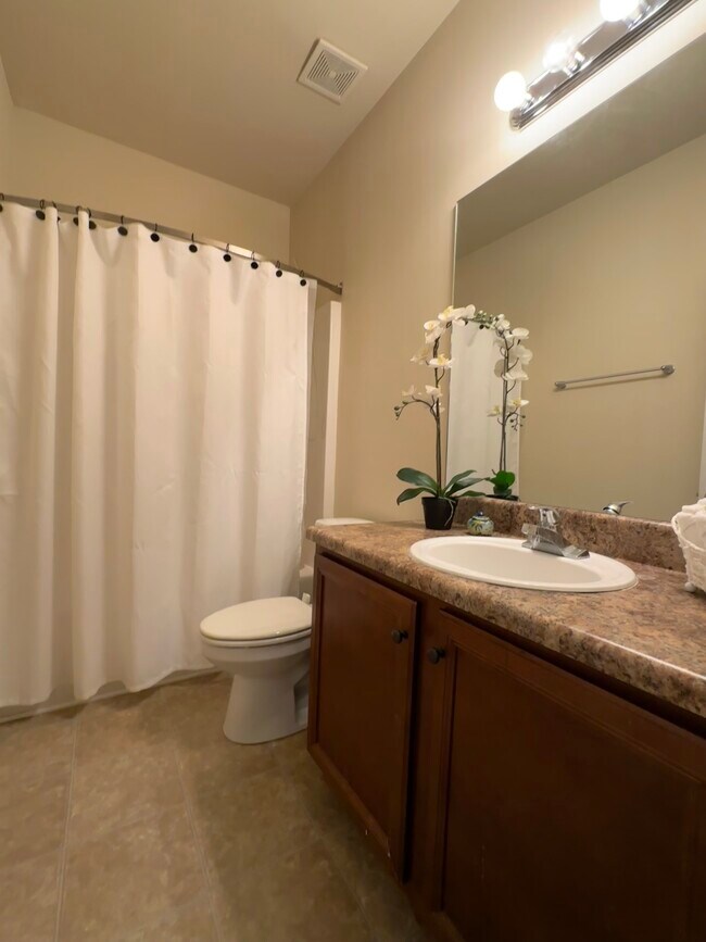 Building Photo - 2642 Dayview Ln