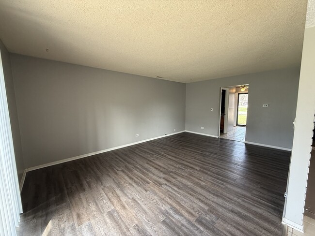 Building Photo - 4564 Whitney Dr