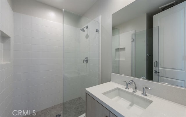 Building Photo - 180 Longden