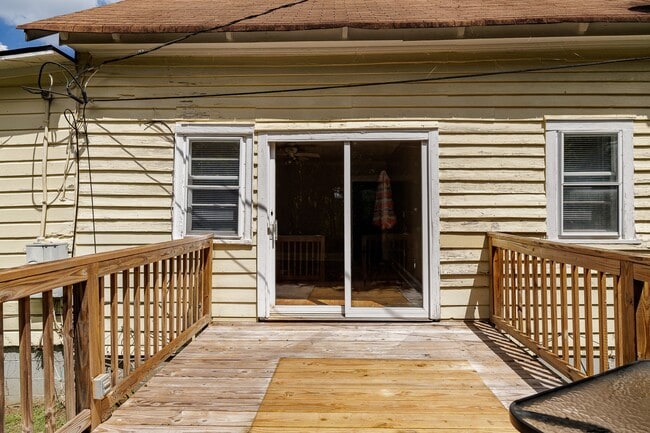 Building Photo - 2121 Simonton Bridge Rd