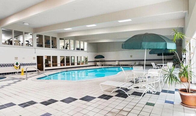 Building Photo - Stunning one-bedroom, one-bathroom apartme...