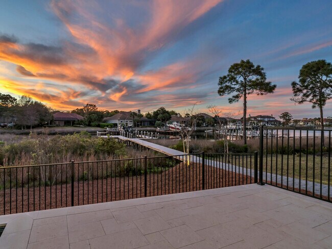 Building Photo - 330 Kelly Plantation Dr