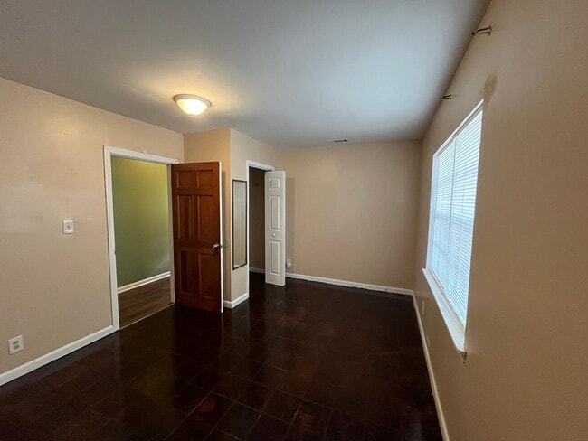 Building Photo - 3330 Iantha St