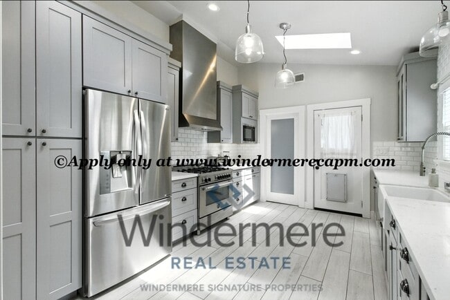 Building Photo - Timeless Modern Luxury 3 bedroom in one of...