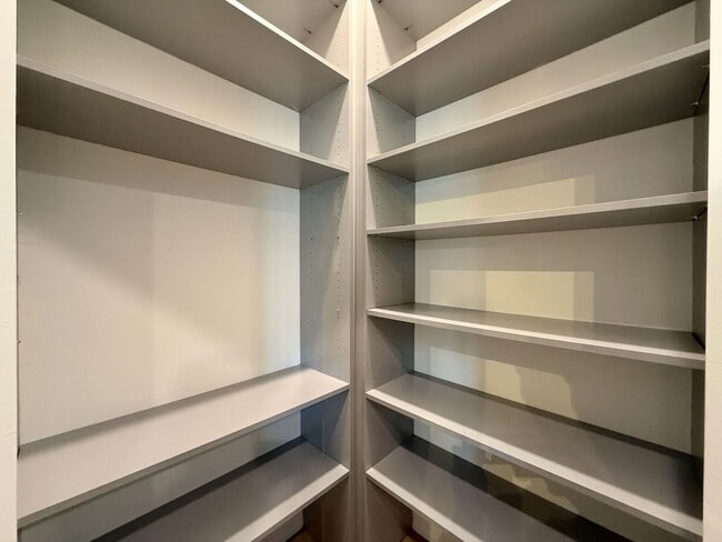 Building Photo - 10551 Park Meadowbrooke Dr