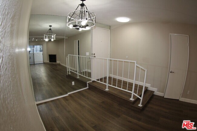 Building Photo - 1515 S Beverly Dr