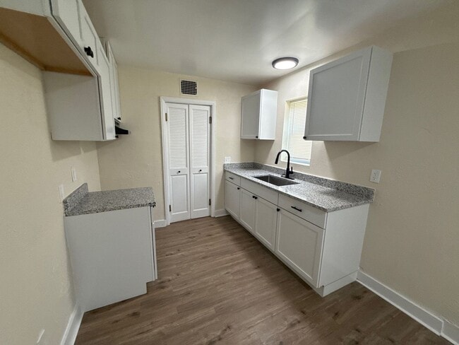 Building Photo - Renovated 3-Bedroom Home – We Welcome Sect...
